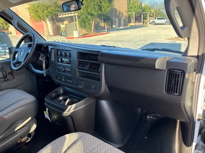 2025 GMC Savana Cutaway 3500 1WT