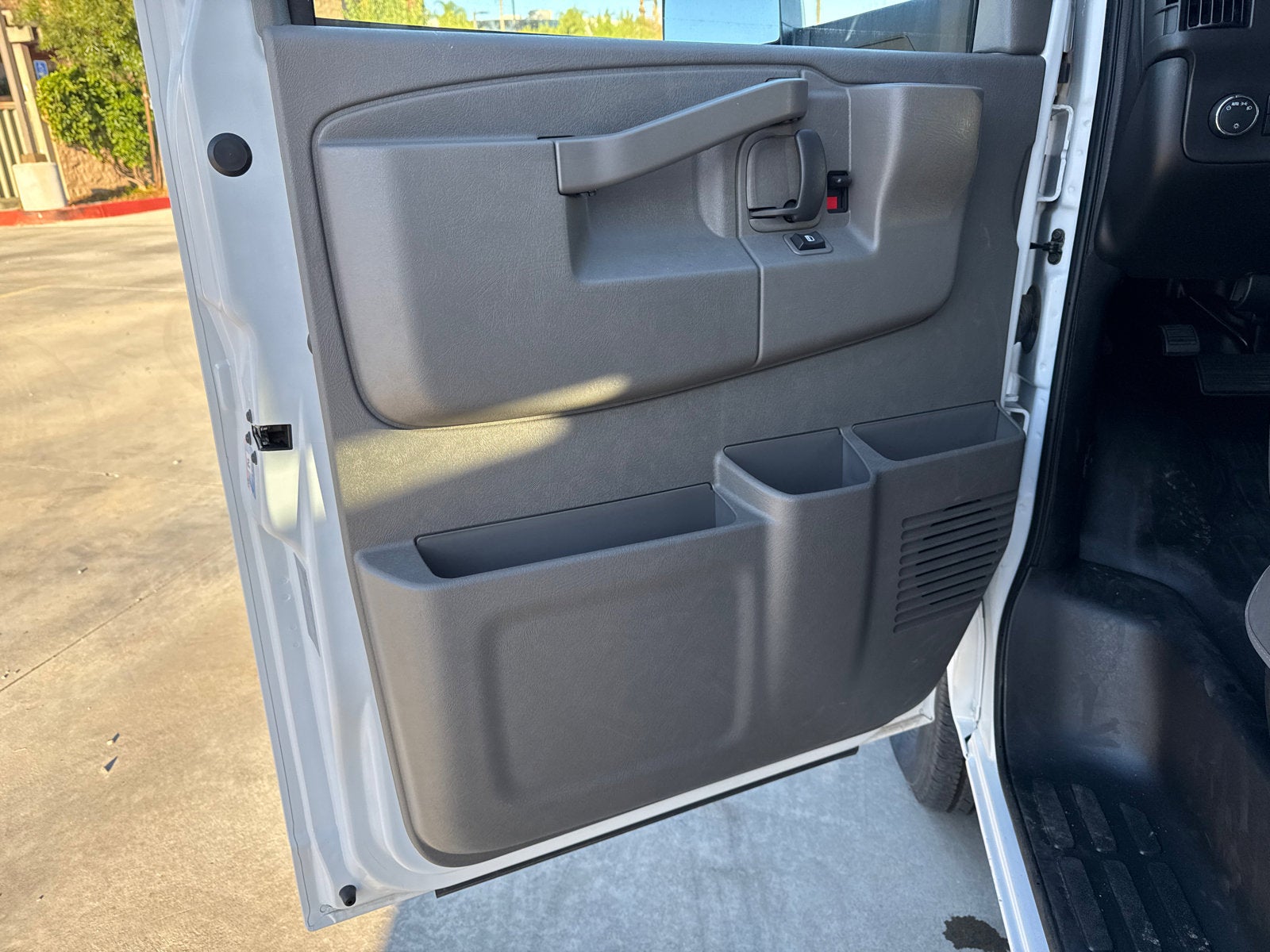 2025 GMC Savana Cutaway 3500 1WT