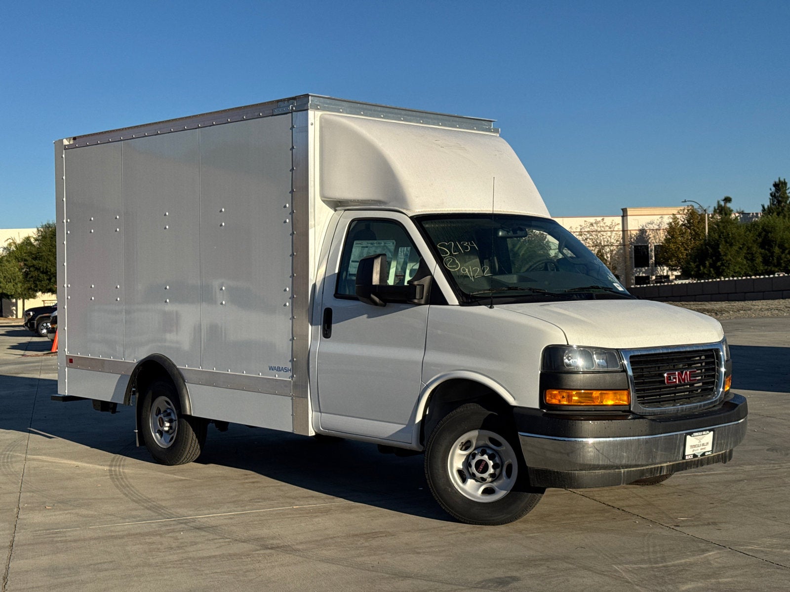 2025 GMC Savana Cutaway 3500 1WT