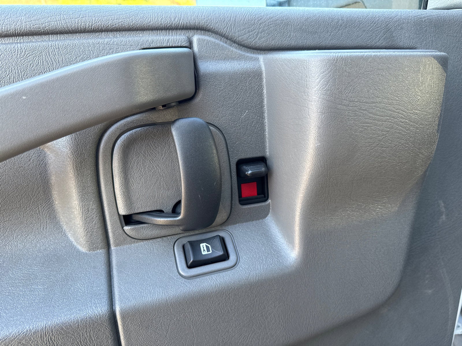 2025 GMC Savana Cutaway 3500 1WT