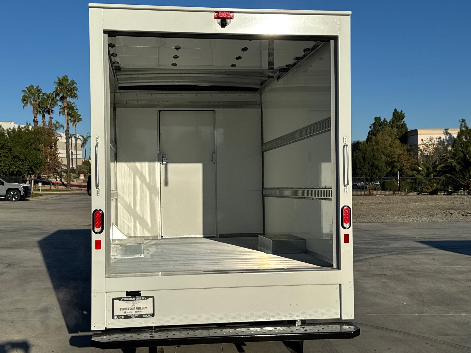 2025 GMC Savana Cutaway 3500 1WT