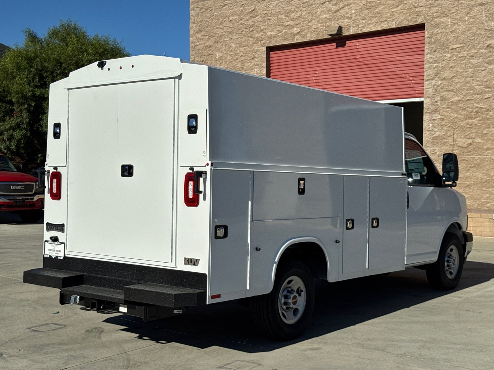 2025 GMC Savana Cutaway 3500 1WT