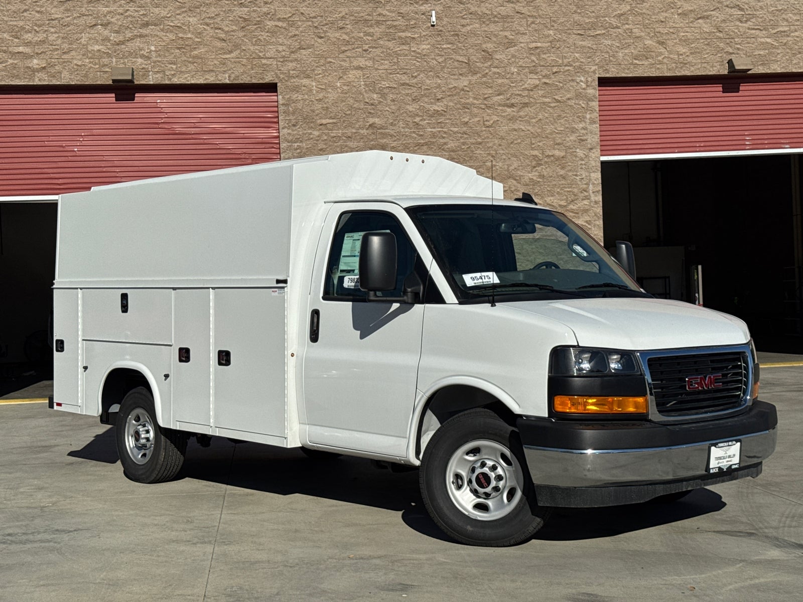 2025 GMC Savana Cutaway 3500 1WT