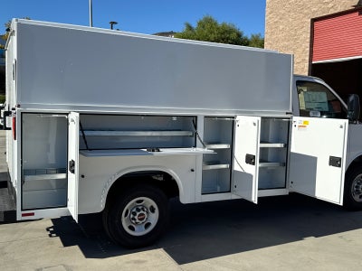 2025 GMC Savana Cutaway 3500 1WT