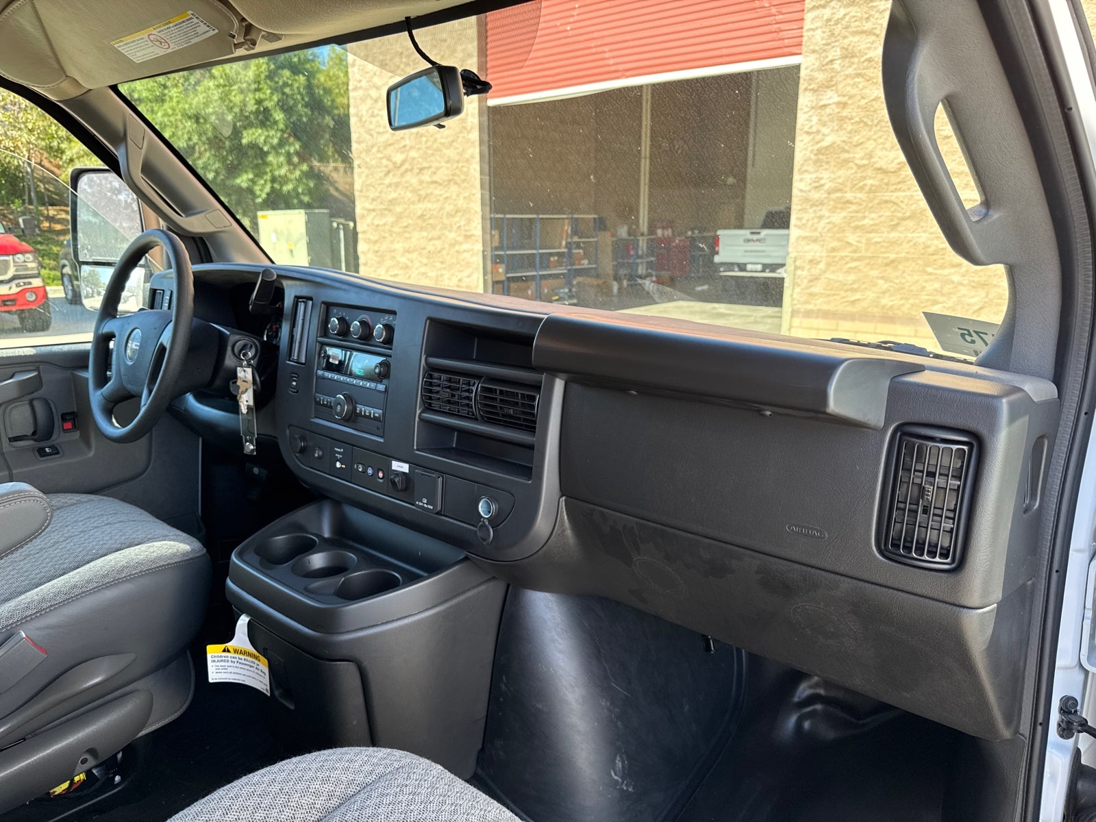 2025 GMC Savana Cutaway 3500 1WT