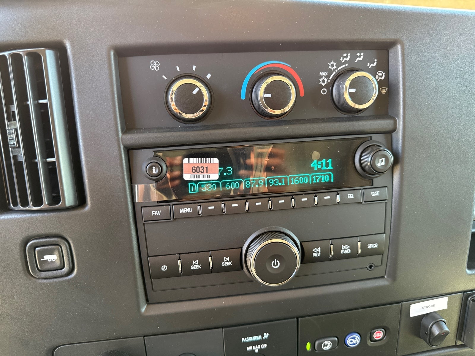 2025 GMC Savana Cutaway 3500 1WT