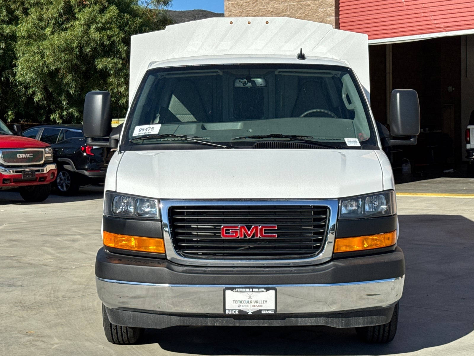 2025 GMC Savana Cutaway 3500 1WT
