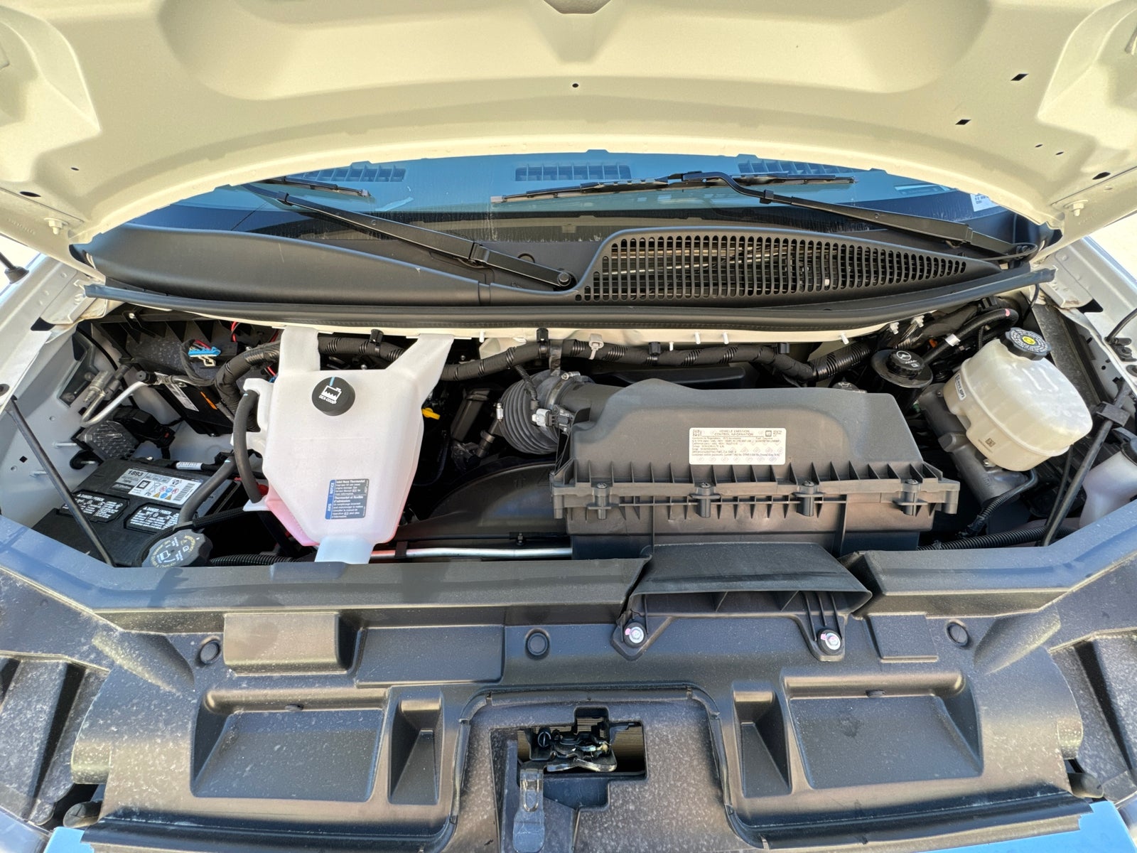 2025 GMC Savana Cutaway 3500 1WT