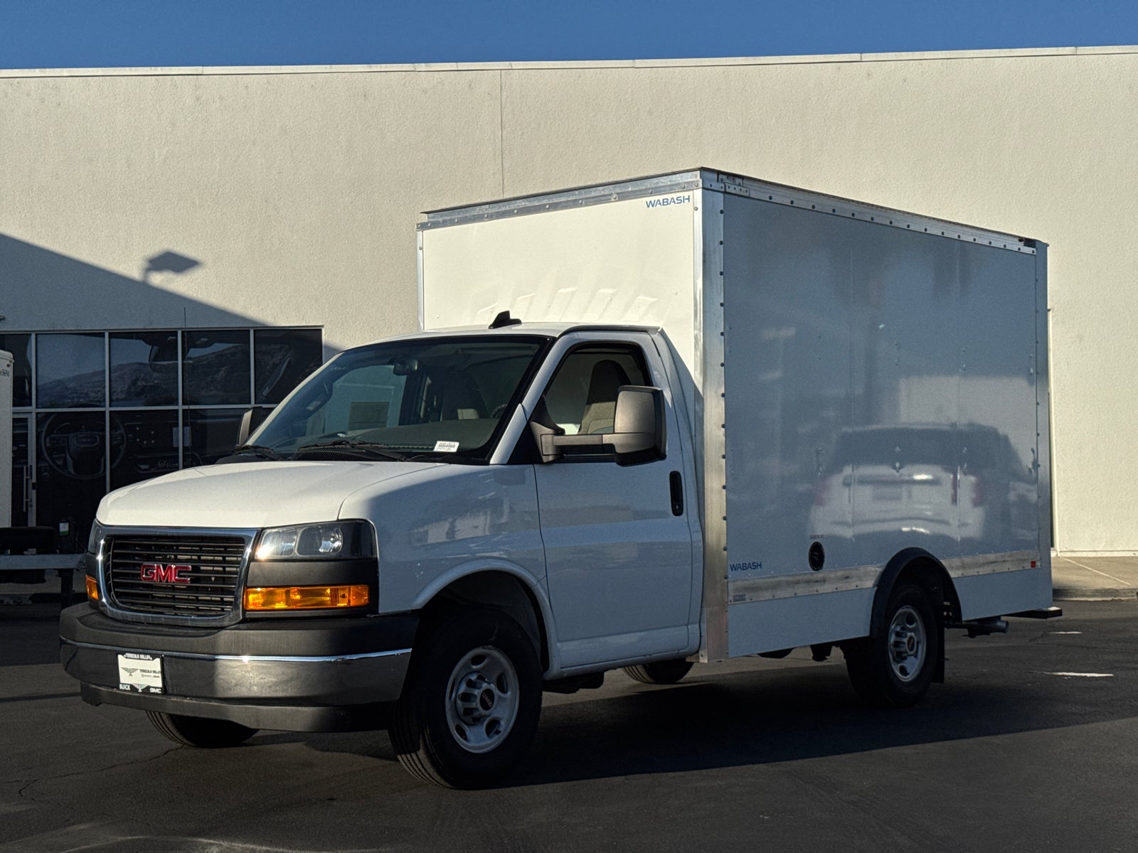 2025 GMC Savana Cutaway 3500 1WT