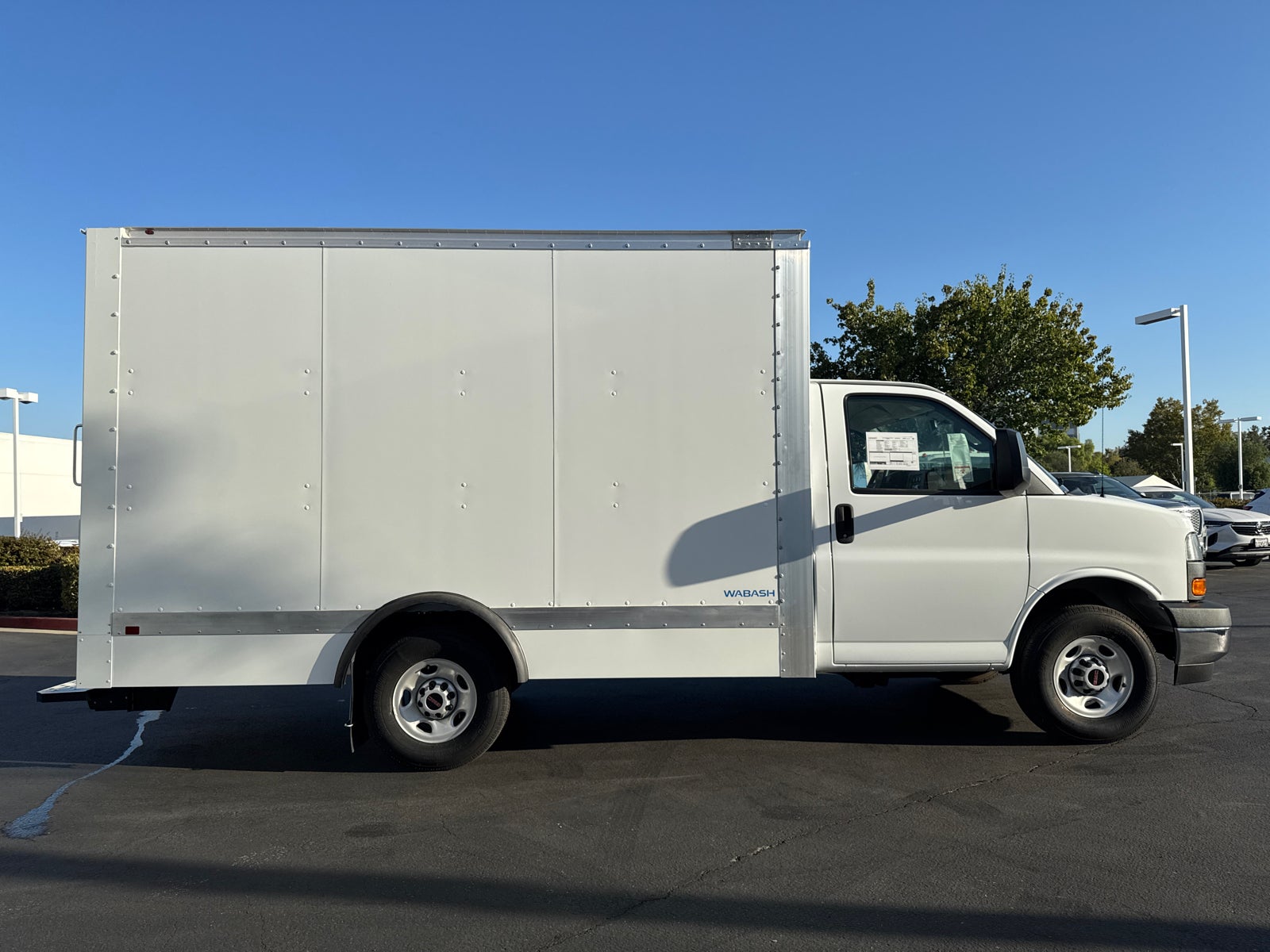 2025 GMC Savana Cutaway 3500 1WT