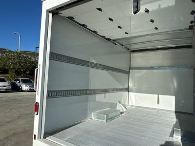 2025 GMC Savana Cutaway 3500 1WT