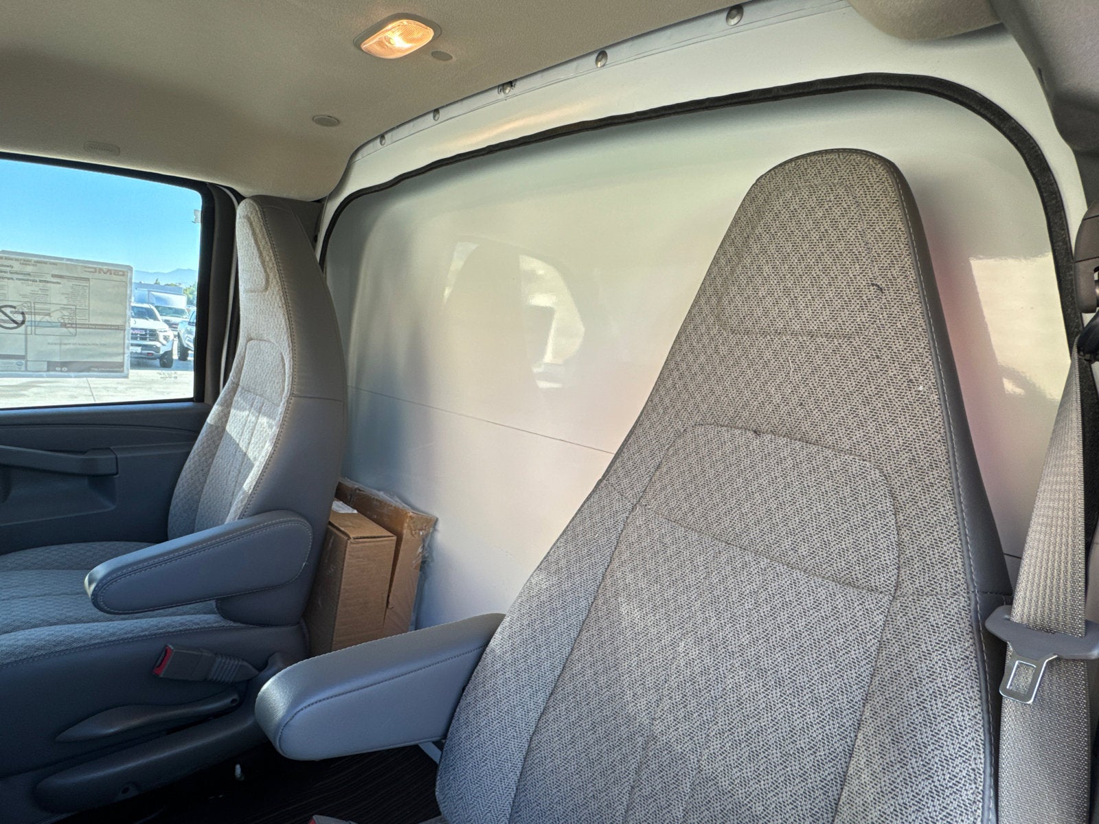 2025 GMC Savana Cutaway 3500 1WT