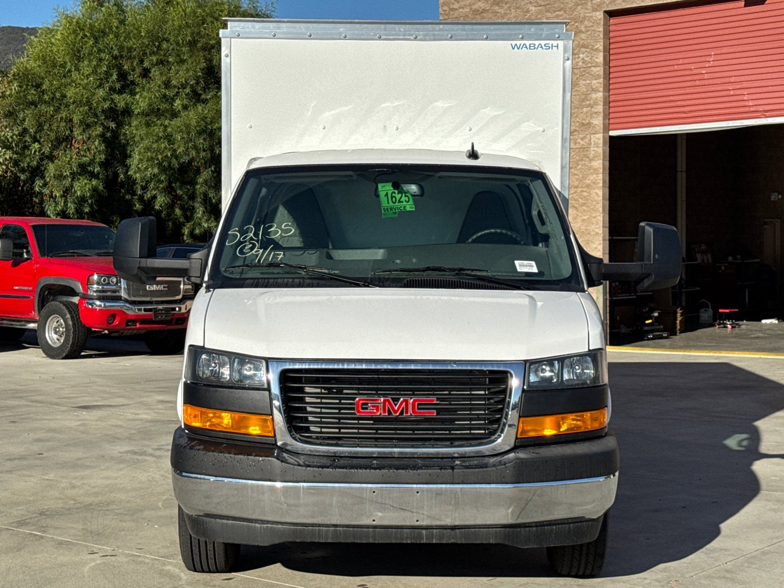 2025 GMC Savana Cutaway 3500 1WT