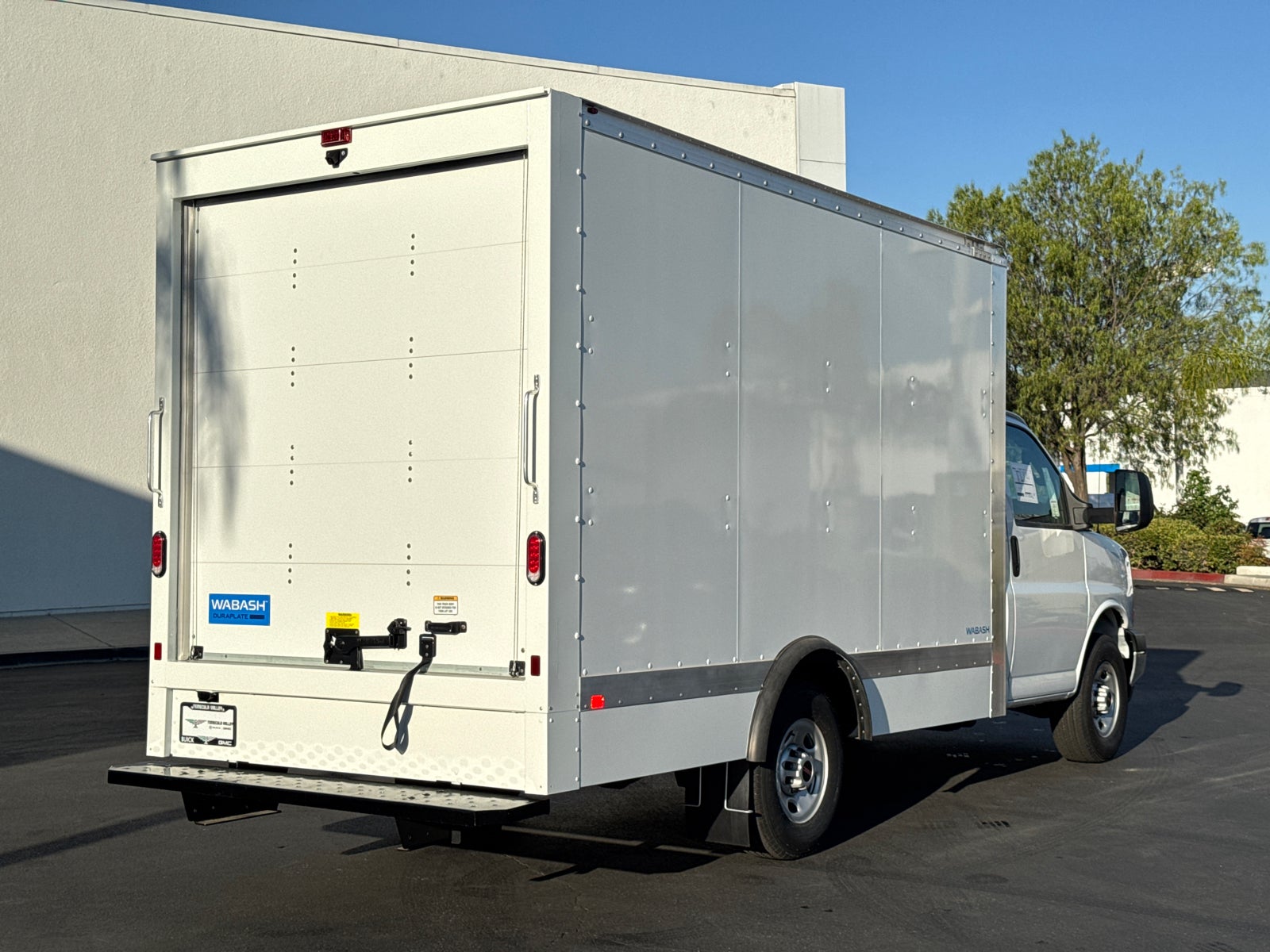 2025 GMC Savana Cutaway 3500 1WT
