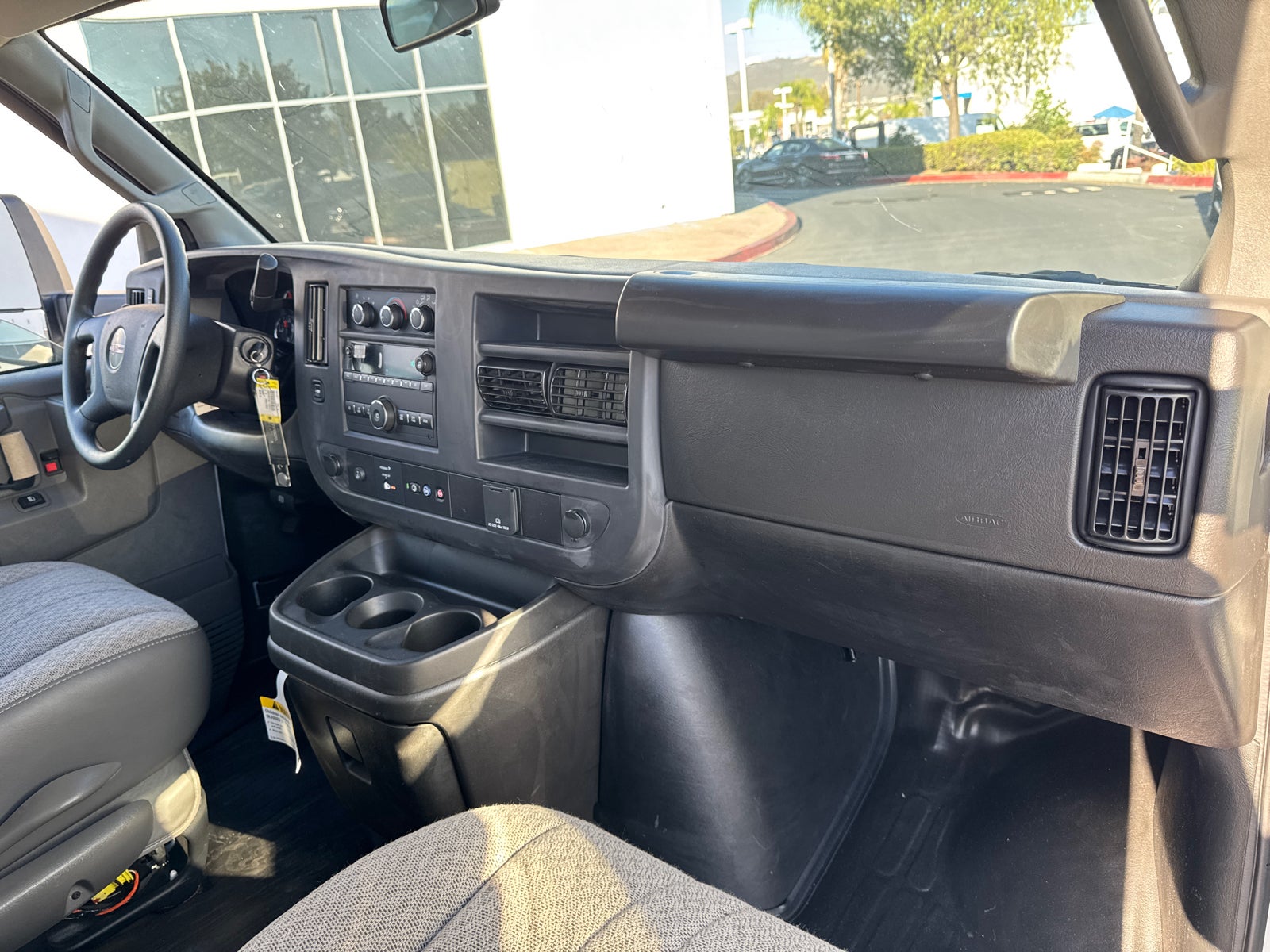 2025 GMC Savana Cutaway 3500 1WT