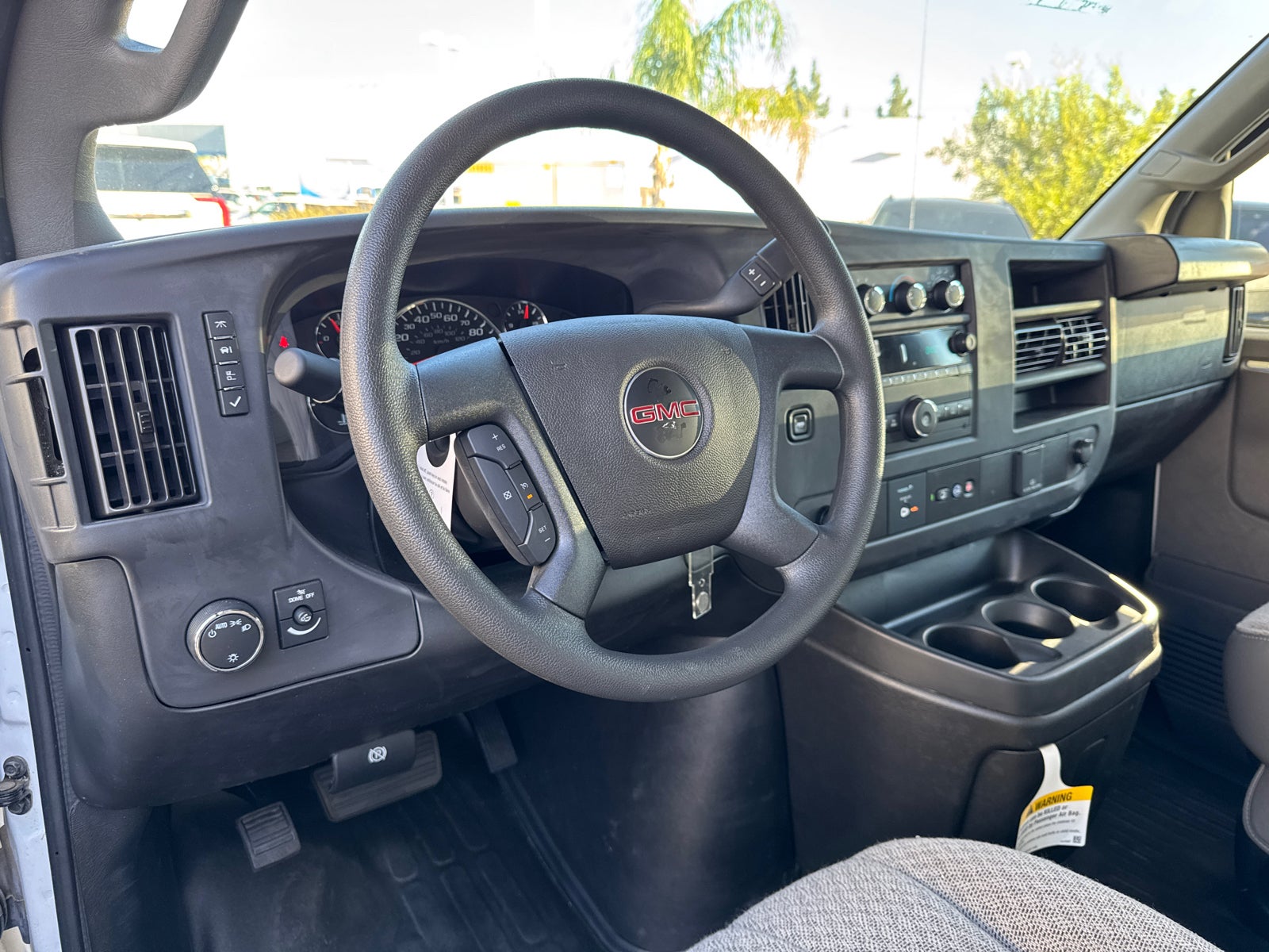 2025 GMC Savana Cutaway 3500 1WT