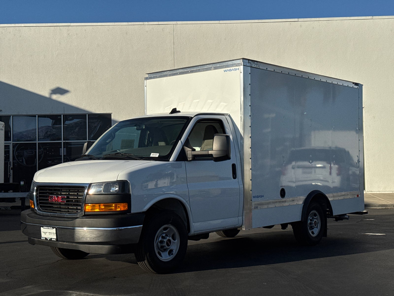 2025 GMC Savana Cutaway 3500 1WT