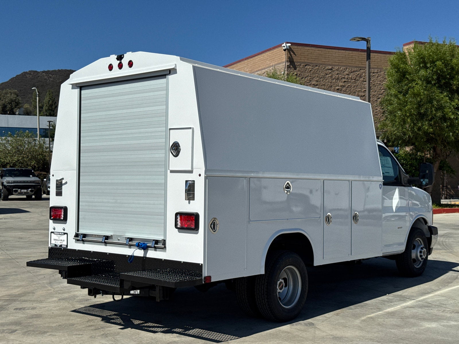 2025 GMC Savana Cutaway 3500 1WT