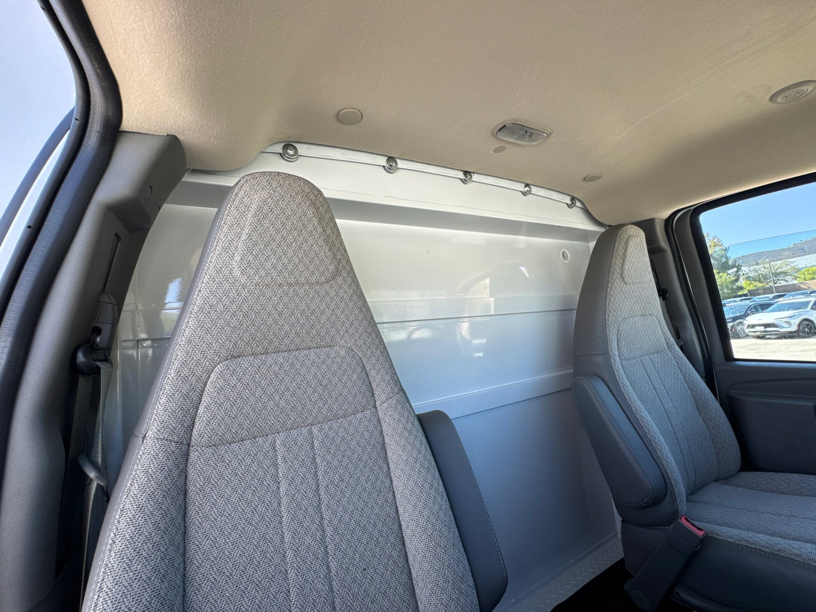 2025 GMC Savana Cutaway 3500 1WT