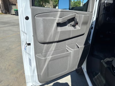 2025 GMC Savana Cutaway 3500 1WT