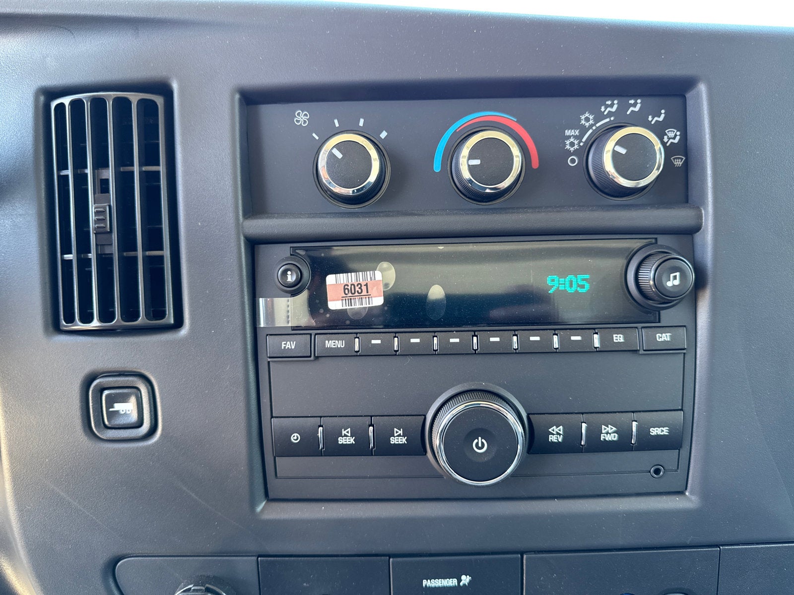 2025 GMC Savana Cutaway 3500 1WT