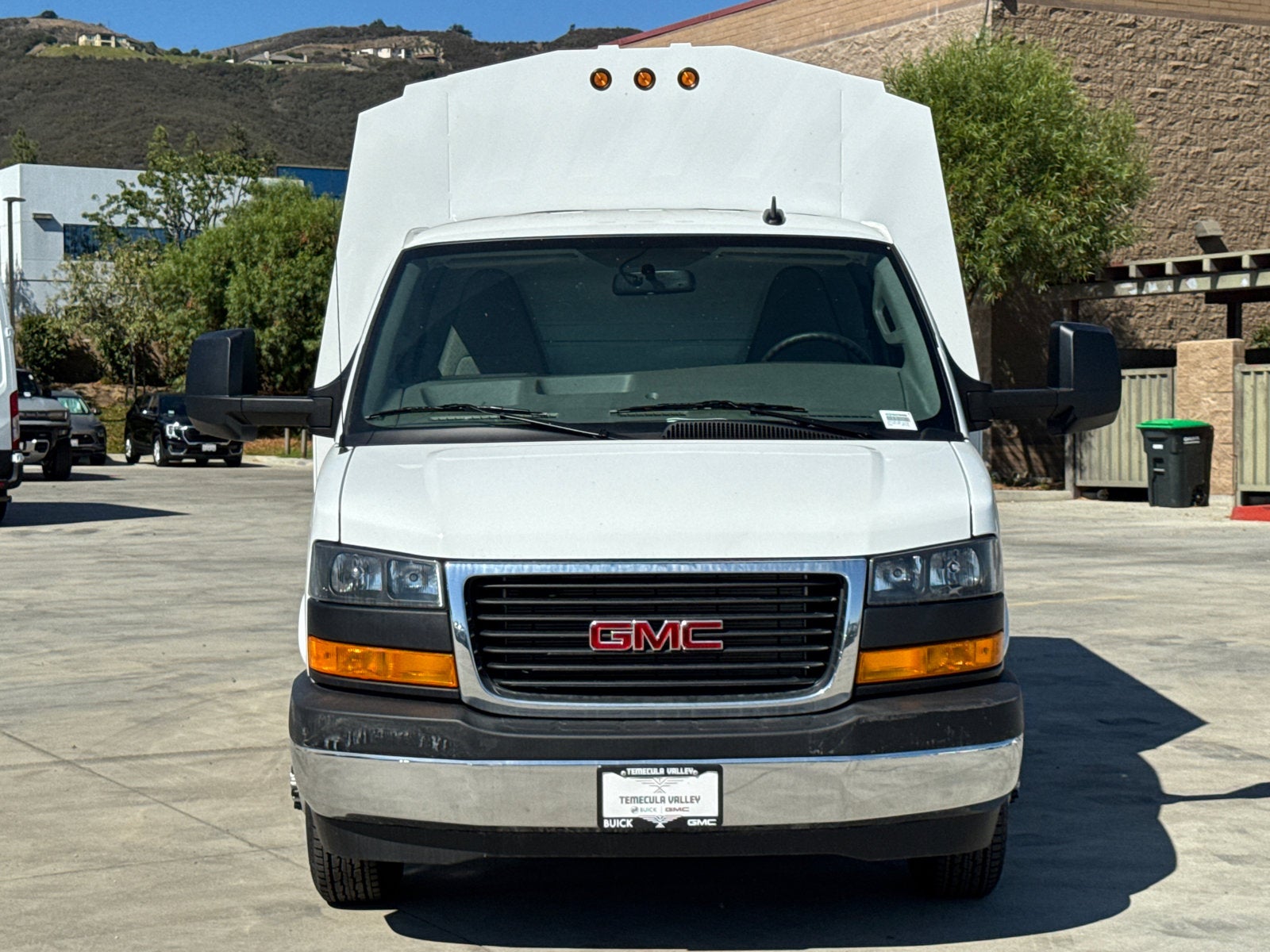 2025 GMC Savana Cutaway 3500 1WT