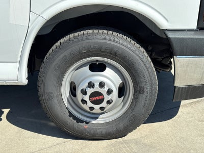 2025 GMC Savana Cutaway 3500 1WT