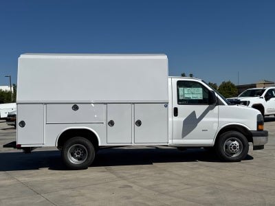 2025 GMC Savana Cutaway 3500 1WT