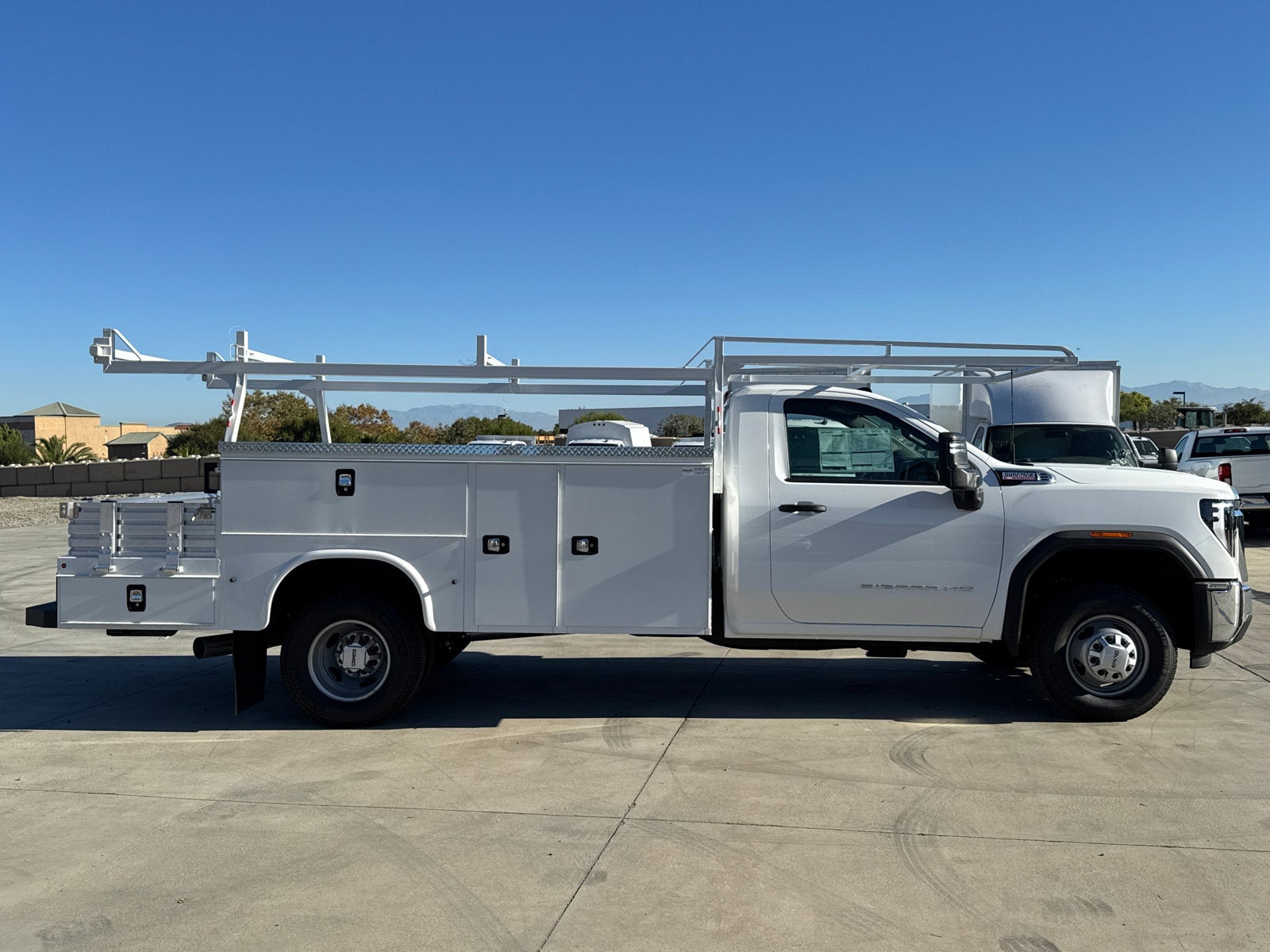 2025 GMC Sierra 3500 HD Chassis Cab Pro