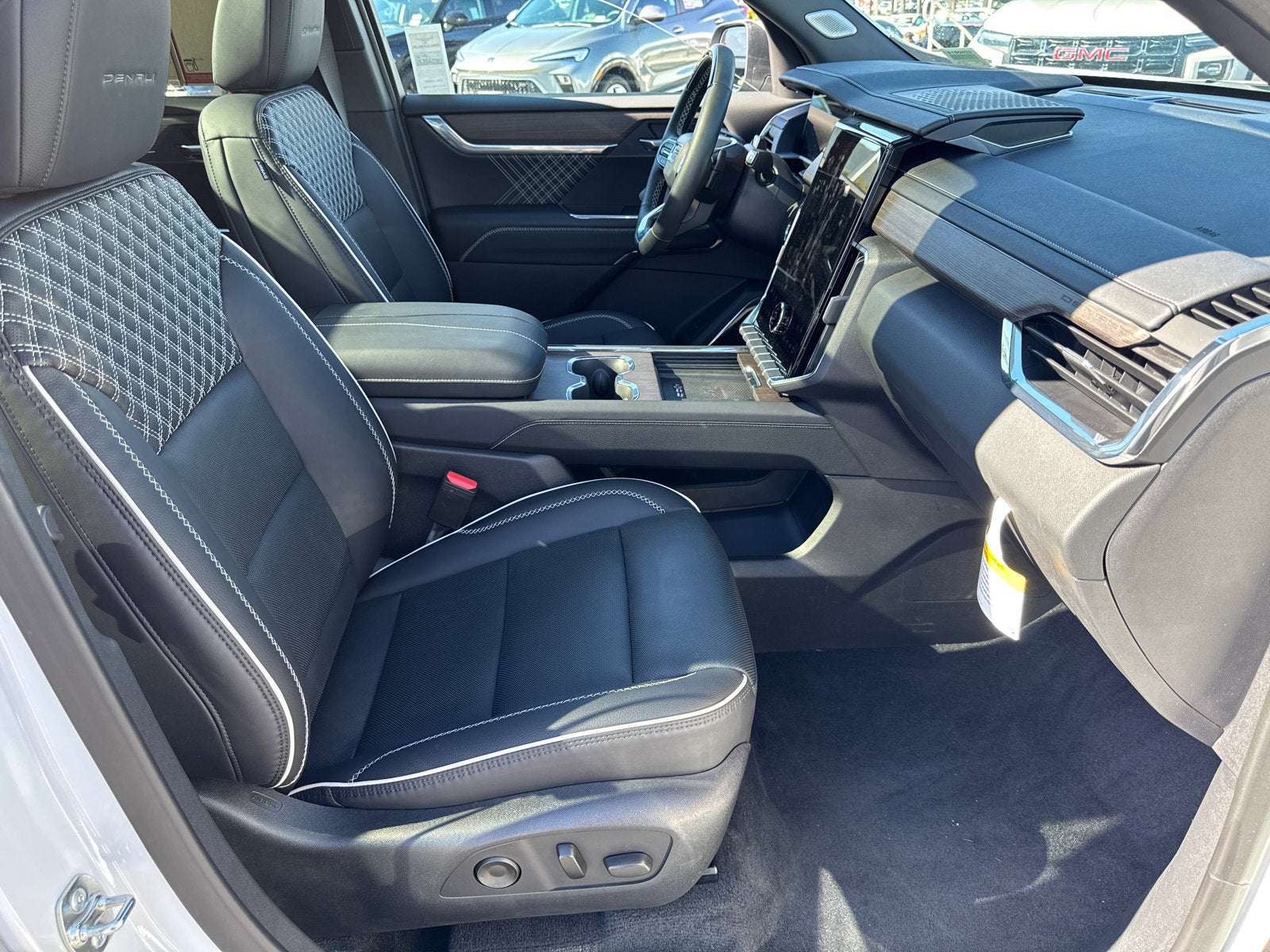 2025 GMC Acadia Denali