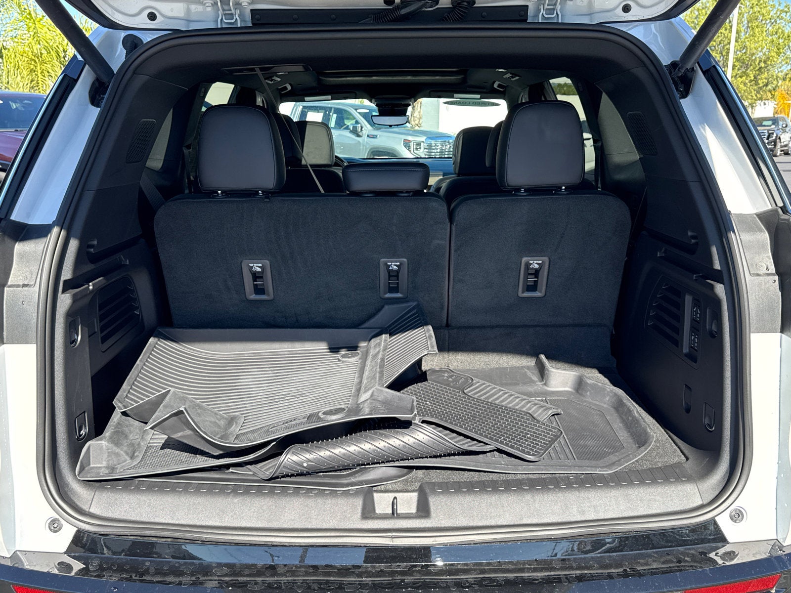 2025 GMC Acadia Denali