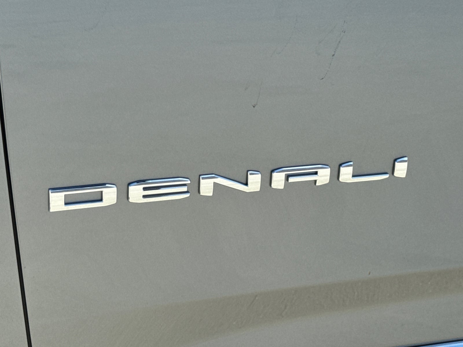 2026 GMC Yukon Denali - Photo 9