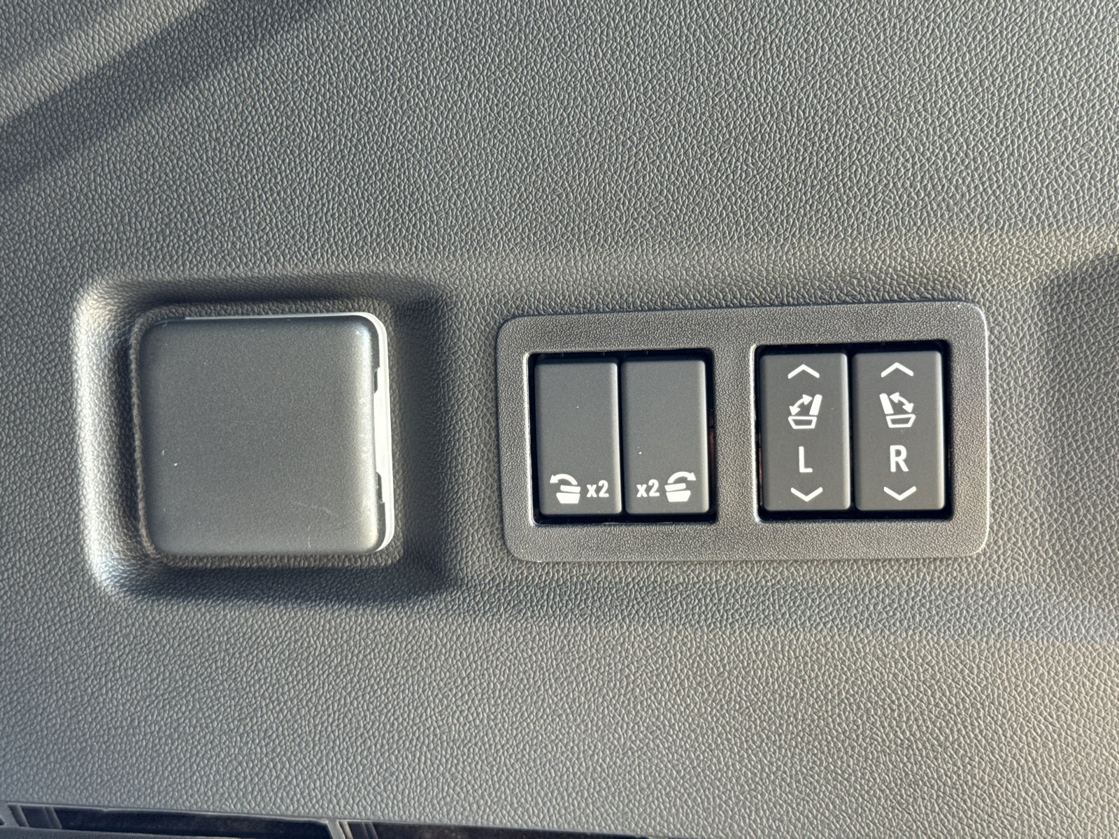 2026 GMC Yukon Denali - Photo 12
