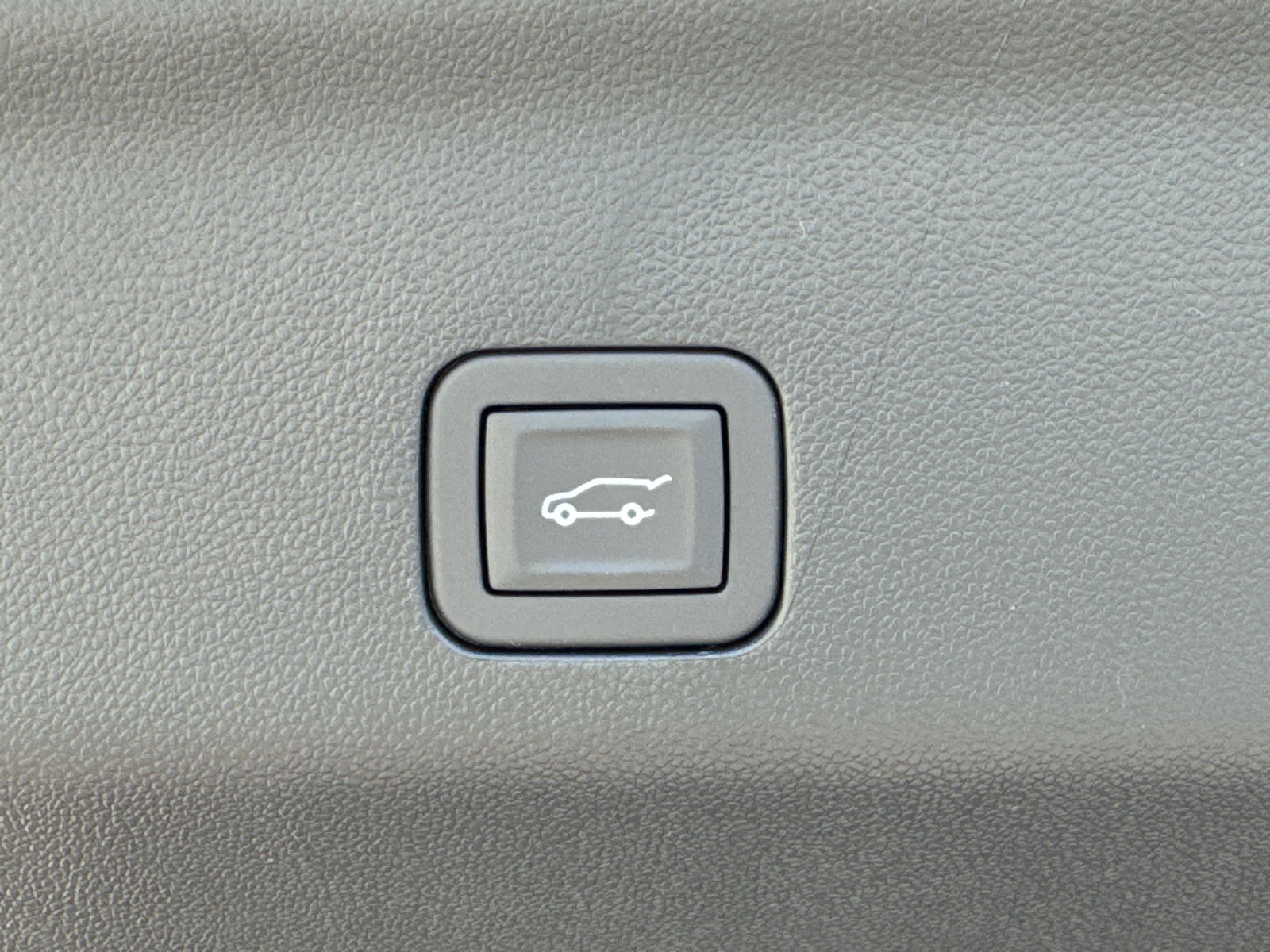 2026 GMC Yukon Denali - Photo 13