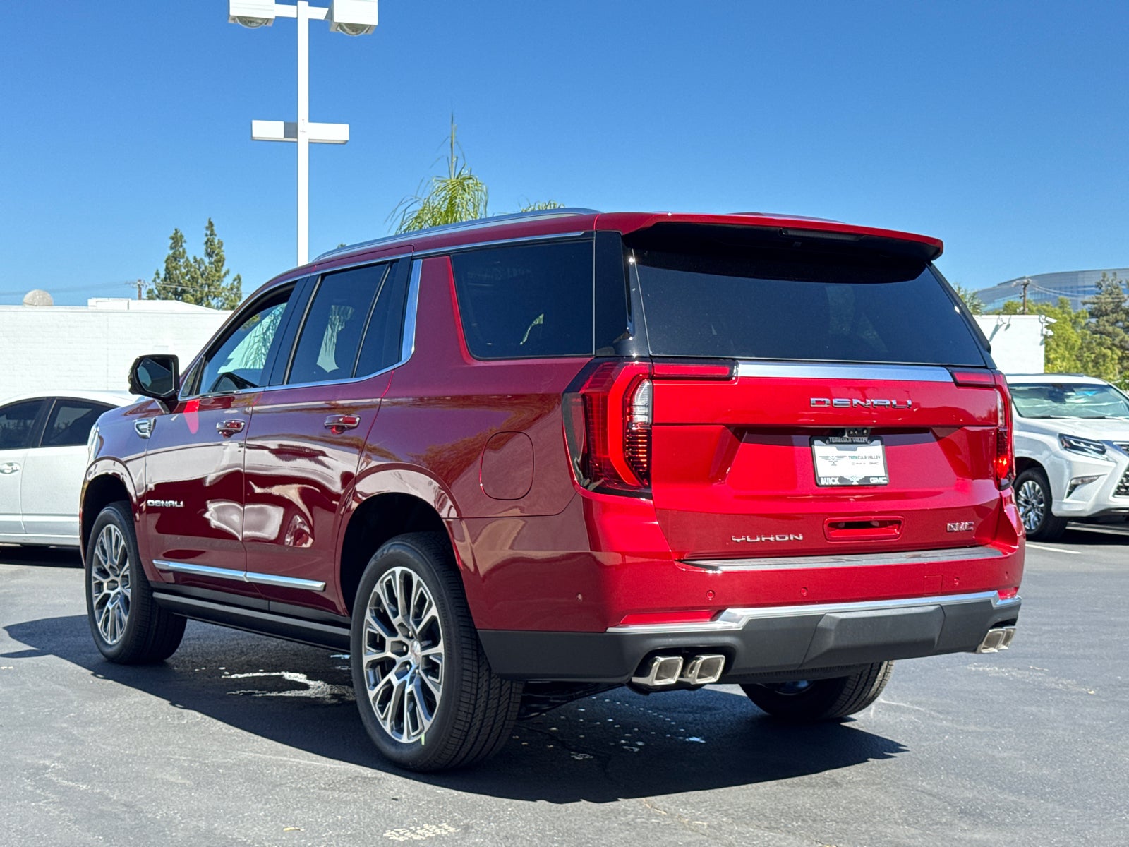 2026 GMC Yukon Denali - Photo 14