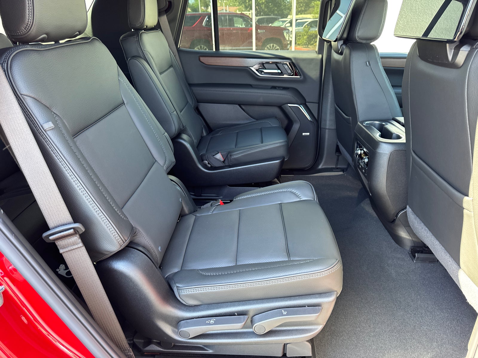 2026 GMC Yukon Denali - Photo 20
