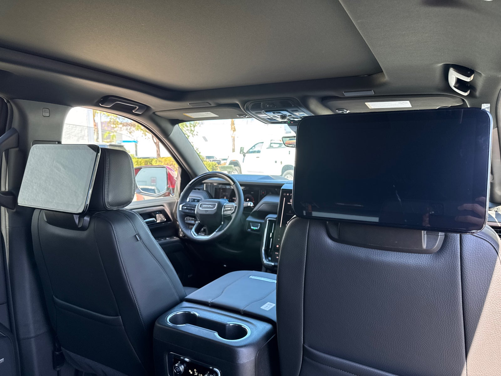 2026 GMC Yukon Denali - Photo 21