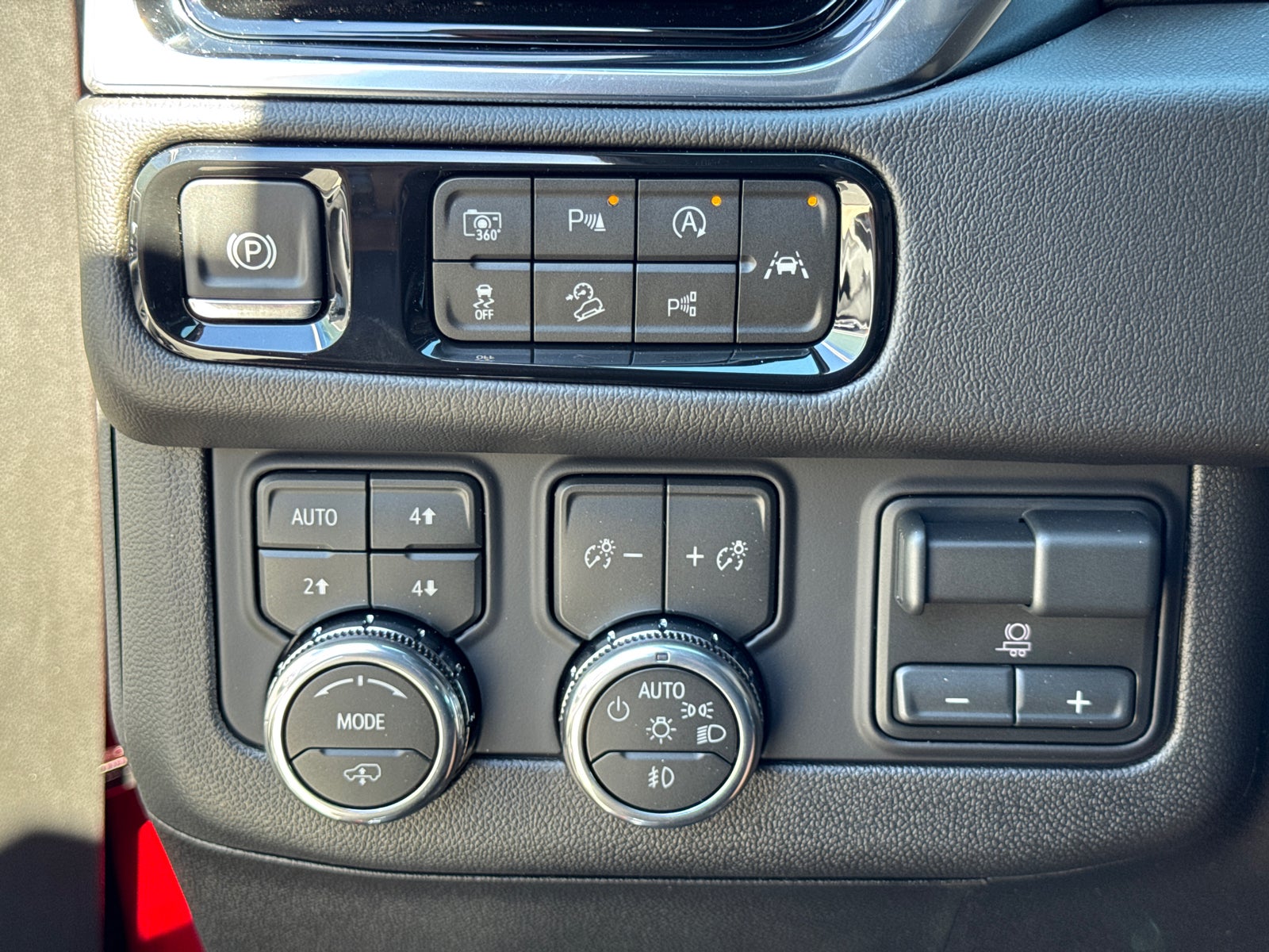 2026 GMC Yukon Denali - Photo 34
