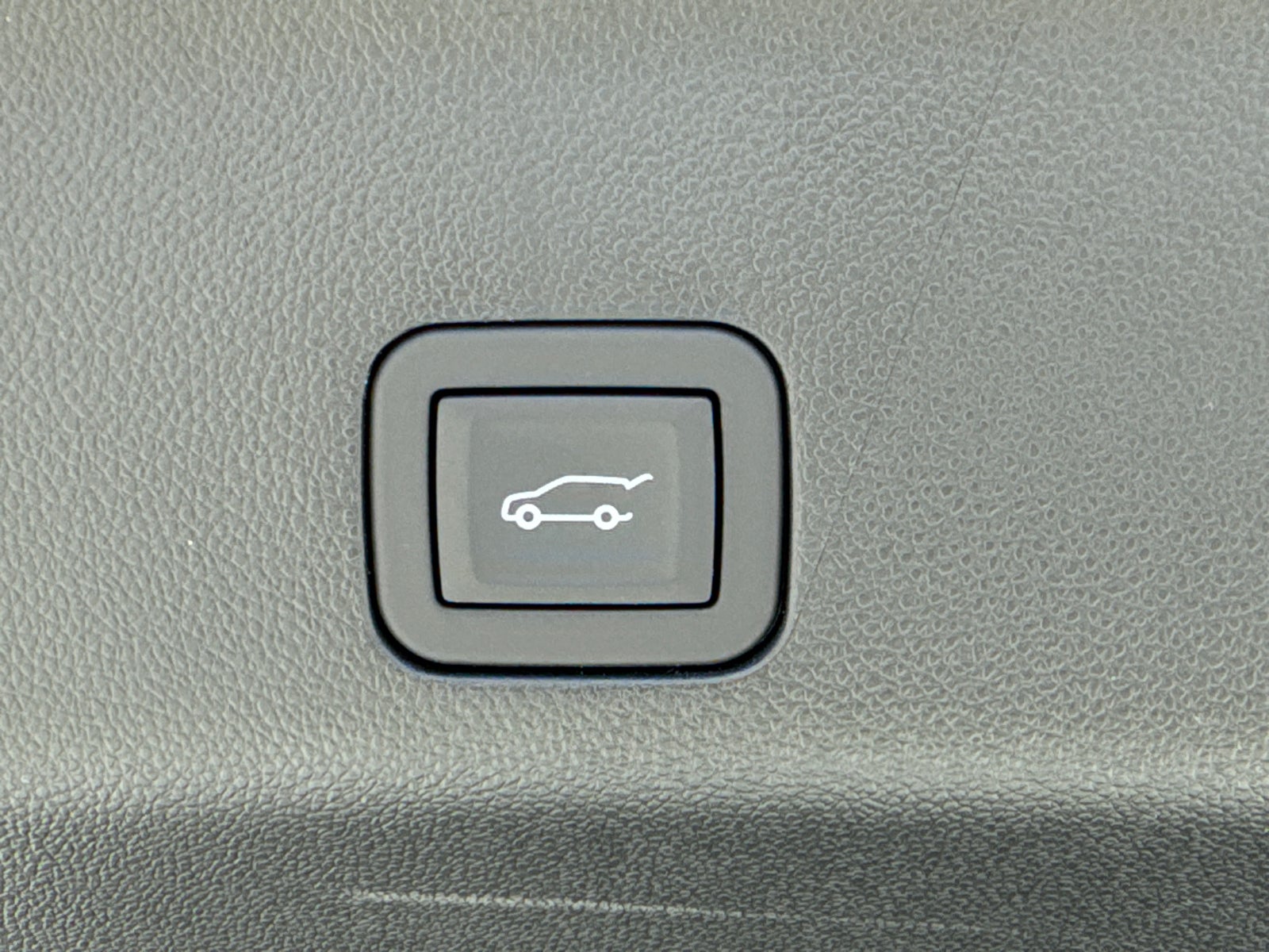 2026 GMC Yukon Denali - Photo 13