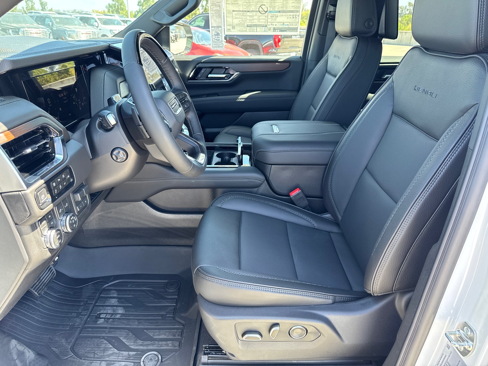 2026 GMC Yukon Denali - Photo 32