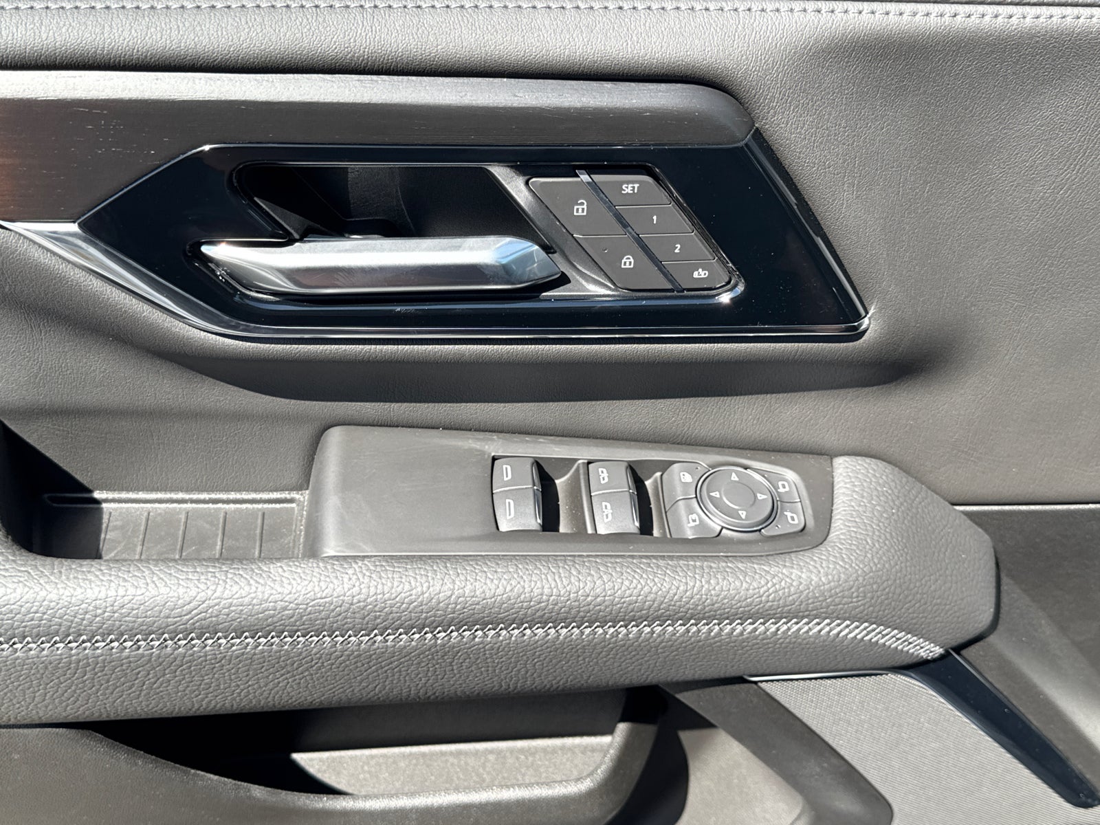 2026 GMC Yukon Denali - Photo 33