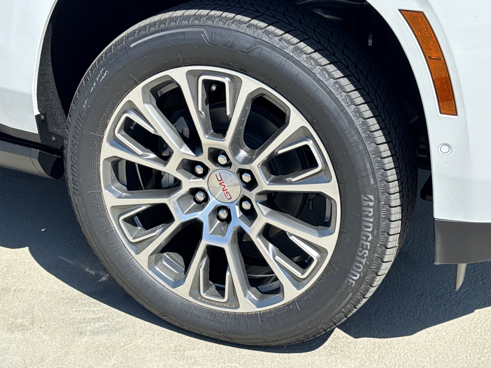 2026 GMC Yukon Denali - Photo 6