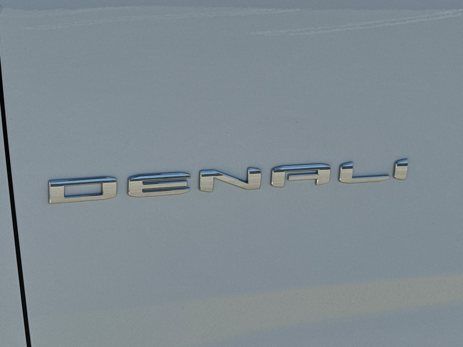 2026 GMC Yukon Denali - Photo 9