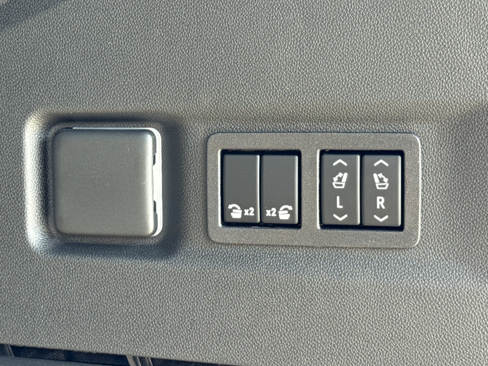 2026 GMC Yukon XL Denali - Photo 12