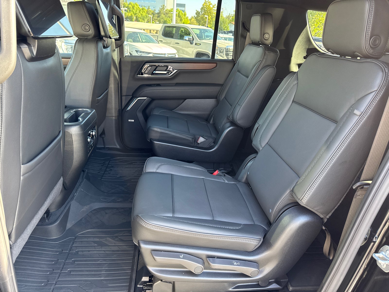 2026 GMC Yukon XL Denali - Photo 30