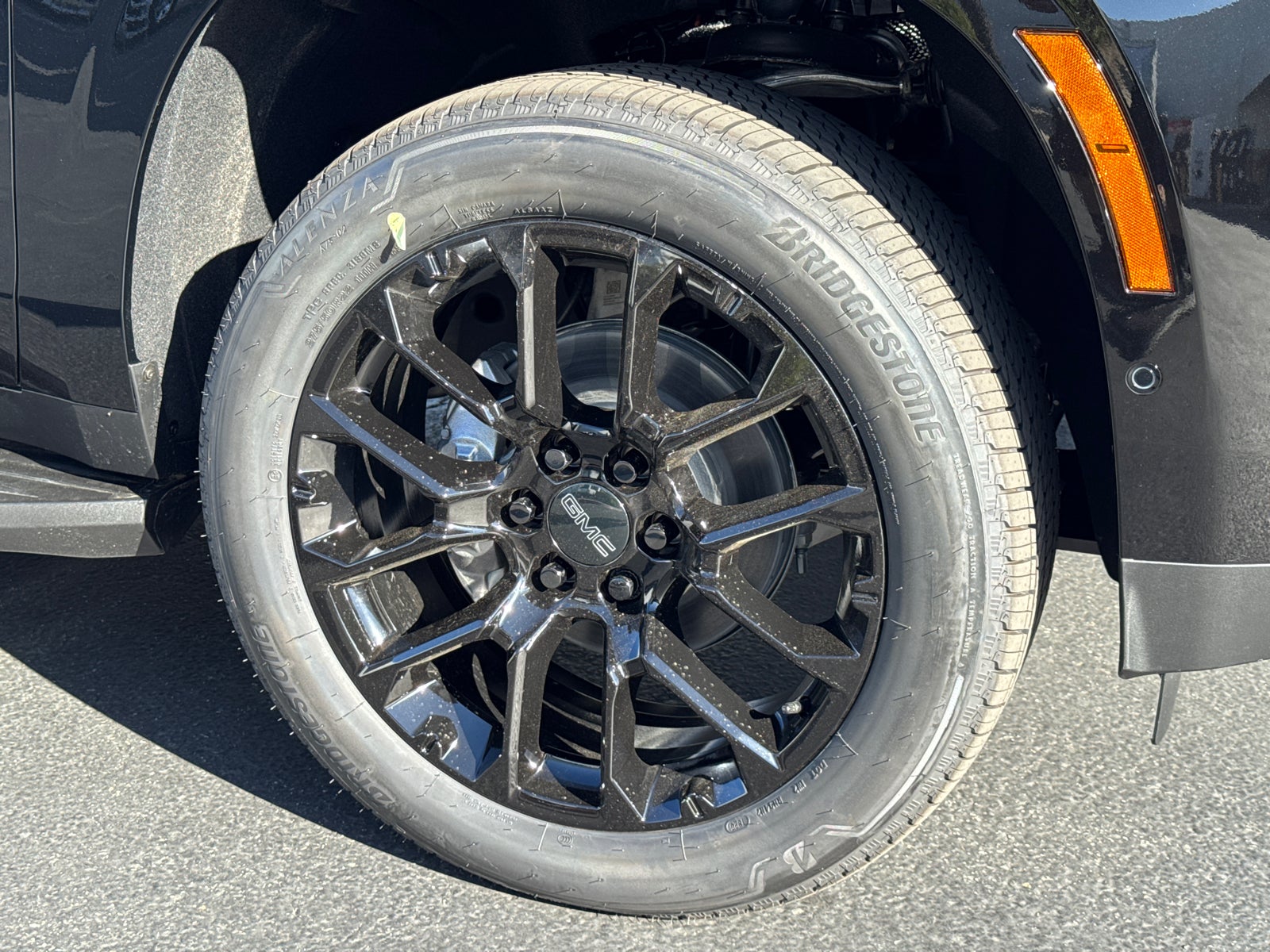 2026 GMC Yukon XL Denali - Photo 6