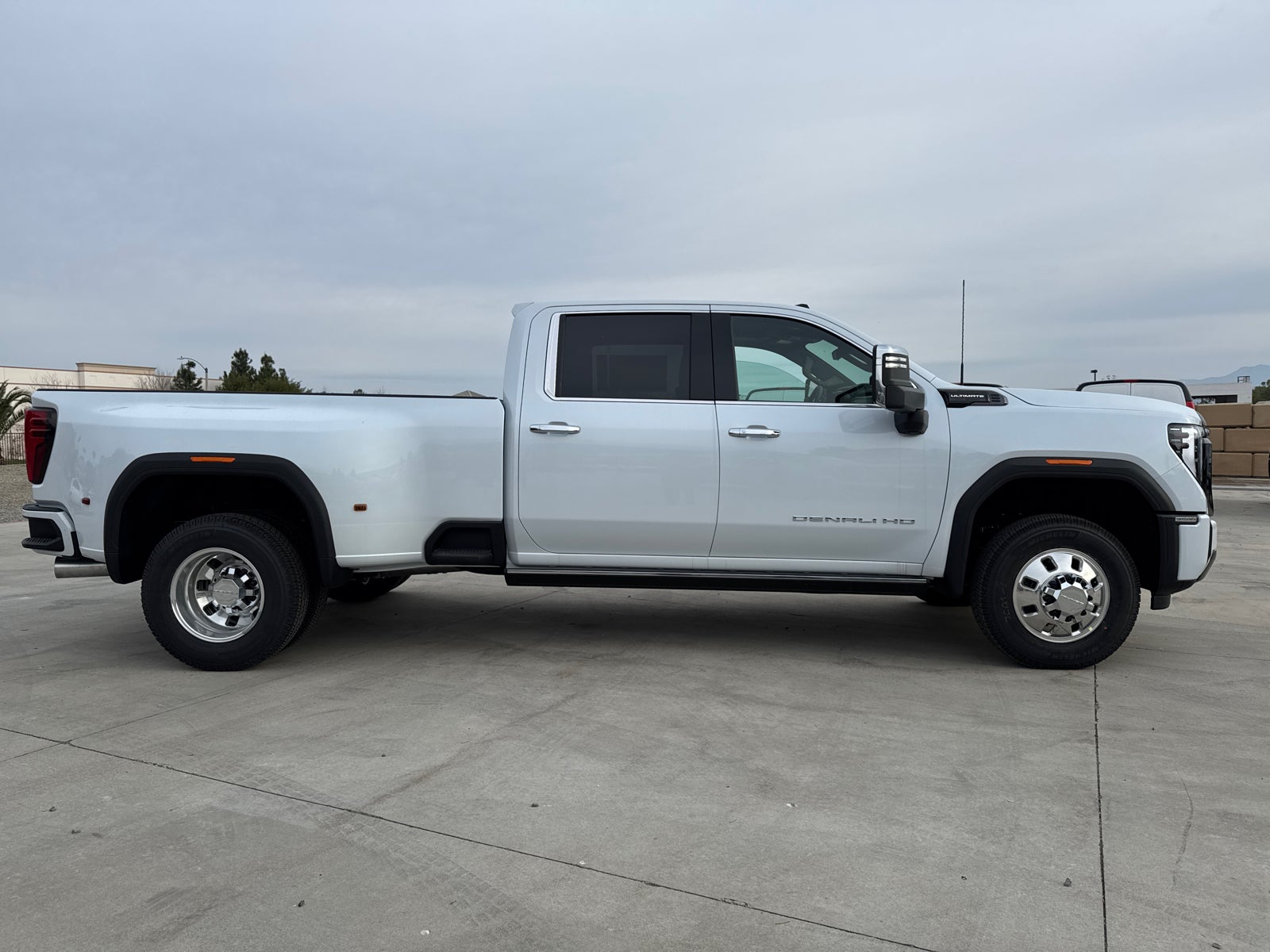 2026 GMC Sierra 3500 HD Denali Ultimate DRW