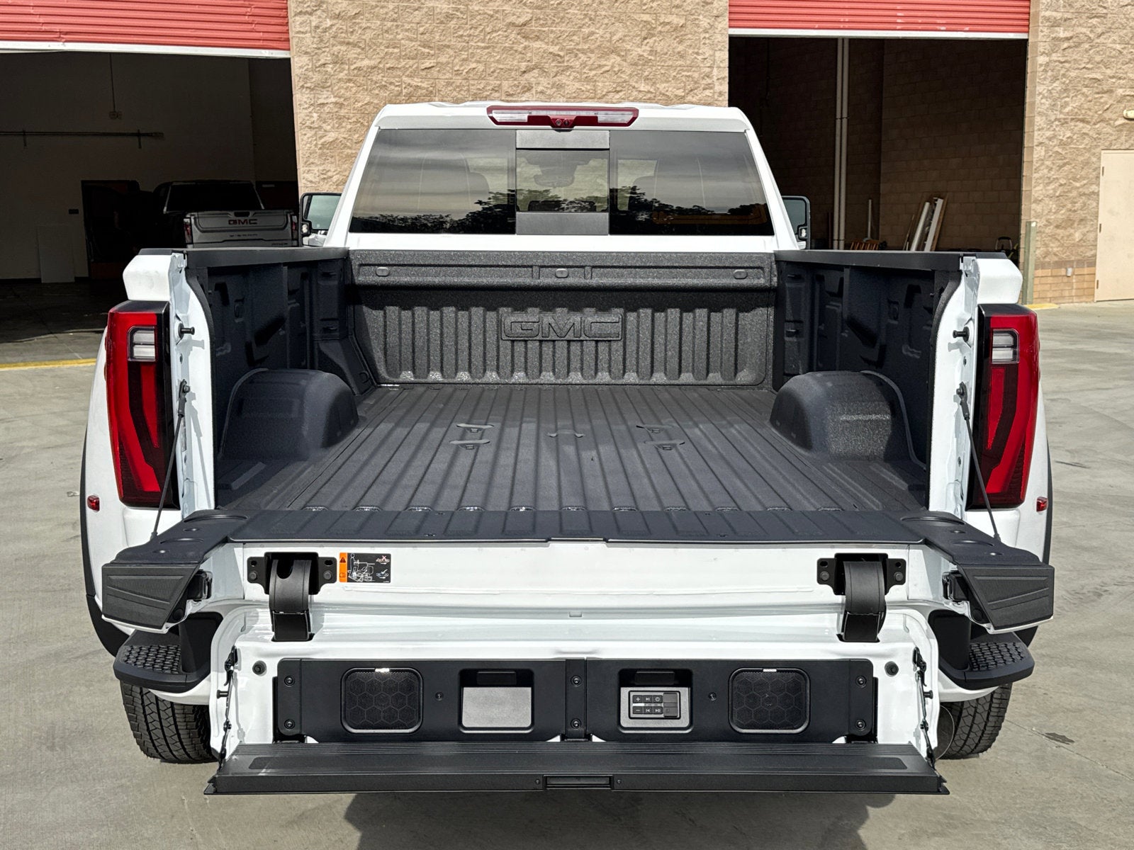 2026 GMC Sierra 3500 HD Denali Ultimate DRW