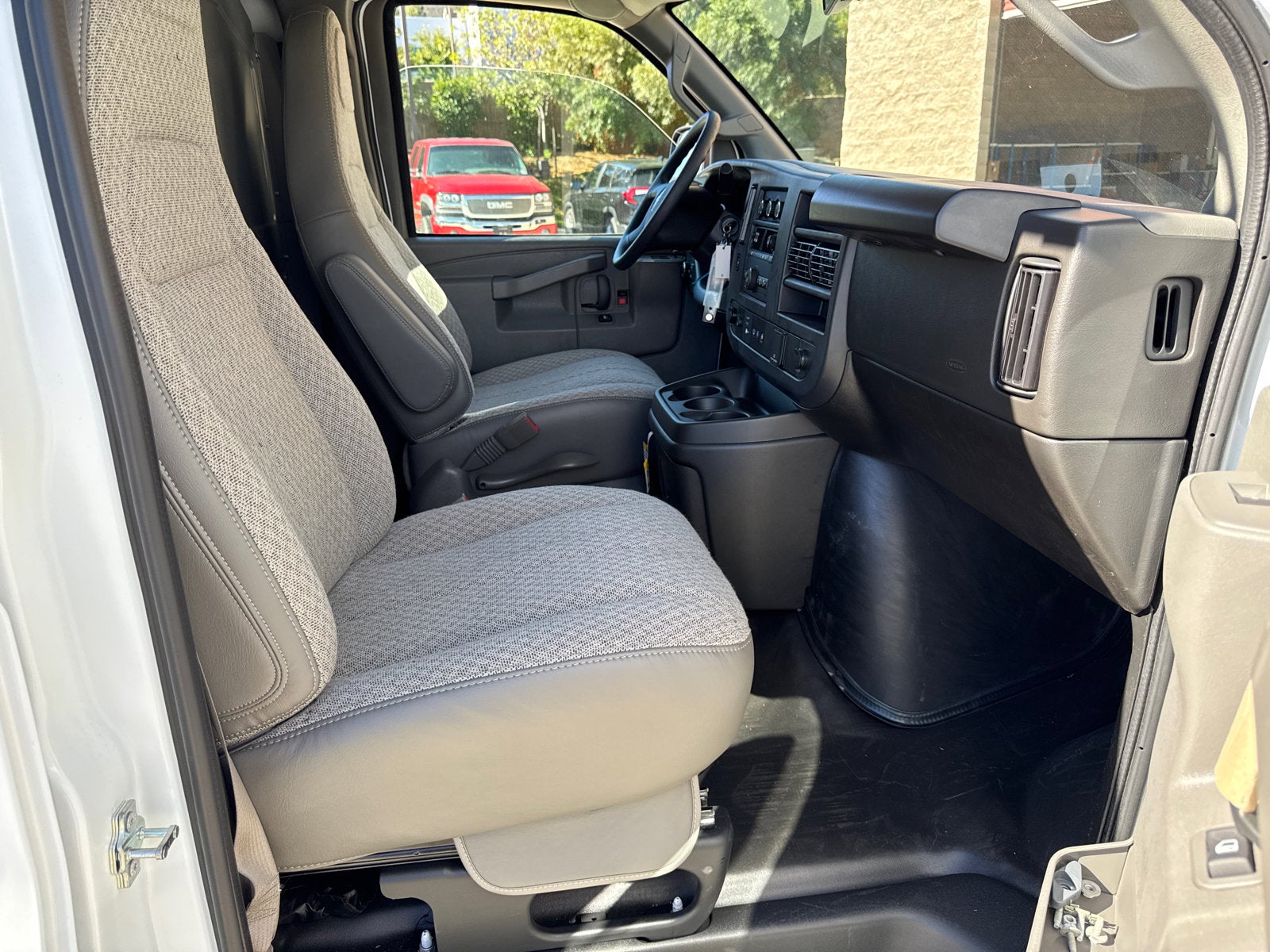 2025 GMC Savana Cargo 2500 Work Van