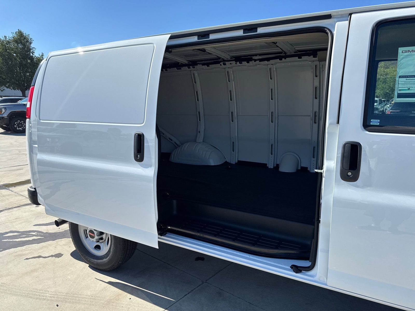 2025 GMC Savana Cargo 2500 Work Van